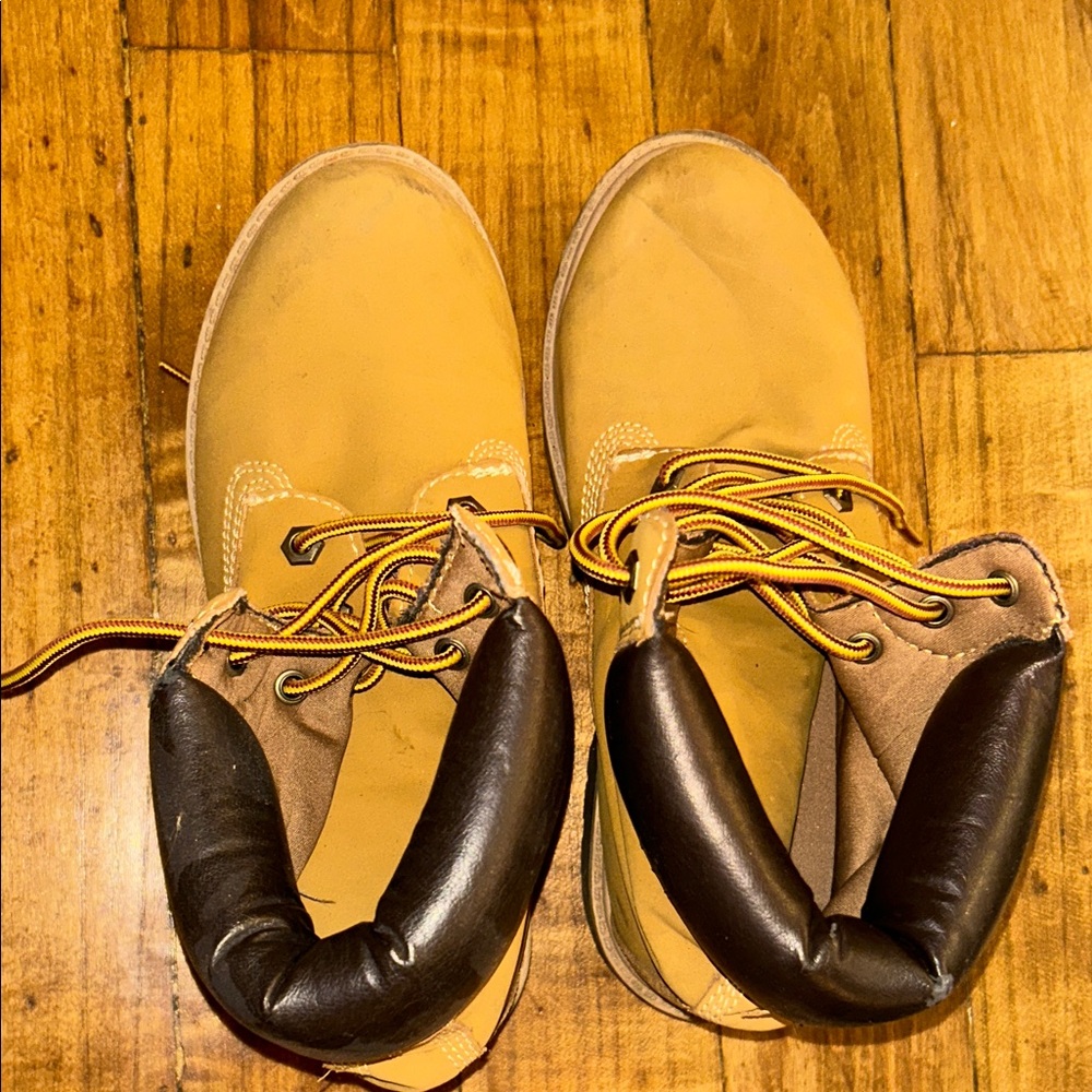 Classic Tan Leather Women’s Boots